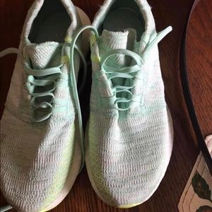 Boys size 6 Adidas Pureboost